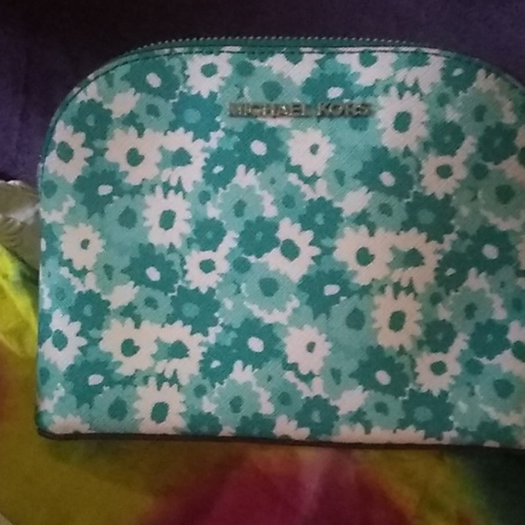 cosmetic bag - Picture 1 of 4